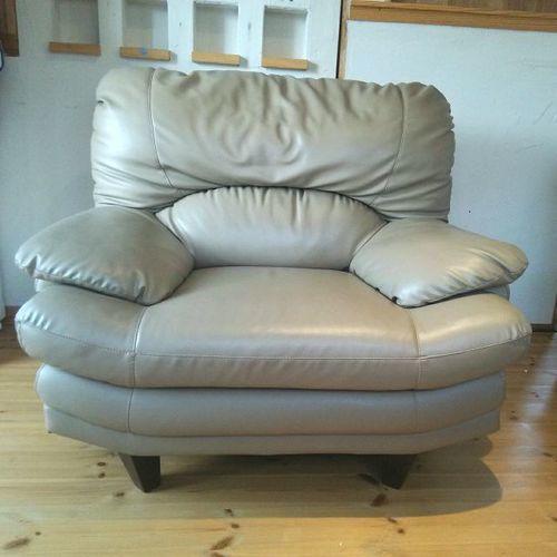 ほとんど使用していないソファです‼