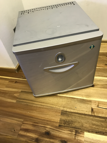 取引中ミニ冷蔵庫