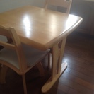 ニトリ❗️食卓テーブル、椅子２脚付き