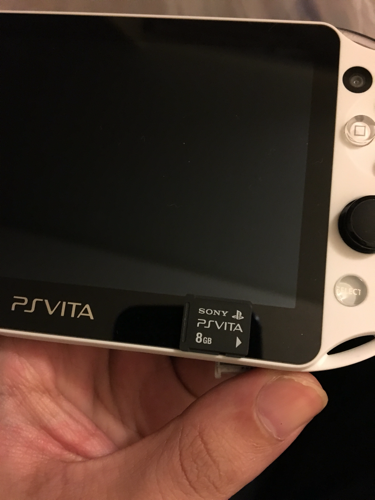 PSVITA＋8GBメモリー＋ソフト３本