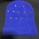 青色のニット帽