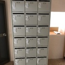 新品ロッカー、新品メールボックス、新品ドア