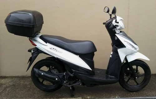 メーカー保証期間中　走行僅か6,000km　スズキ　アドレス110白　自賠責H33年4月まで　48Lリアキャリア付き　無事故無転倒