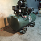 112ccタンクのコンプレッサー！200vで工場にぴったり！