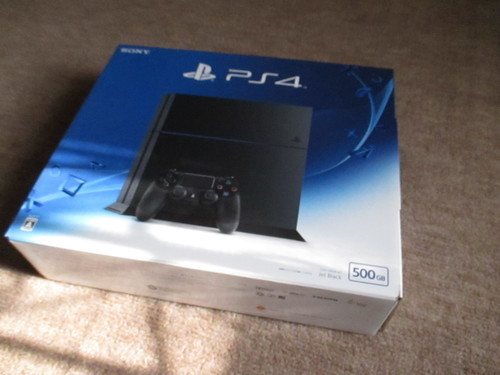PlayStation 4 ジェット・ブラック (CUH-1200AB01)　未使用未開封（新品）