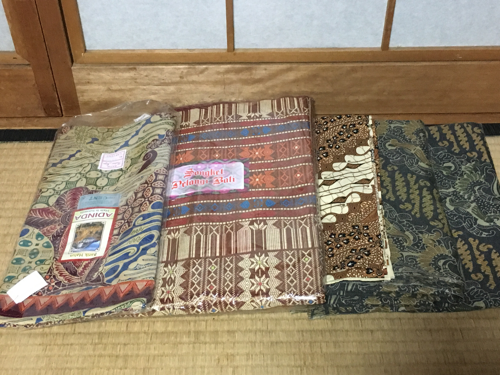 バリのバティック、サロン