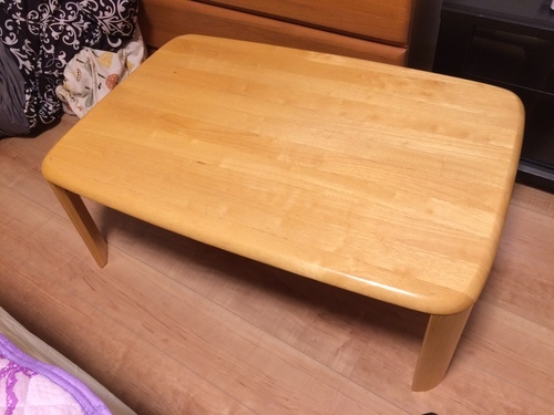木製テーブル