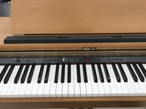 Roland 電子ピアノ 直接引き取り限定！！ 取りに来れる方限定】ROLANDの電子ピアノ売ります！！