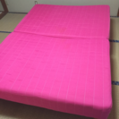 無料。ピンクのベッド。
