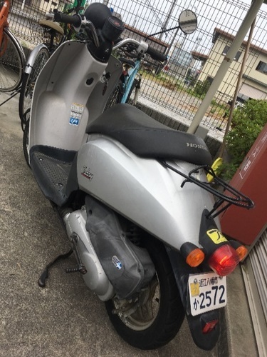出勤ラッシュ時、車より速い原付バイク