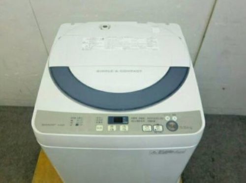 2016年式SHARP5.5キロ送風乾燥付き洗濯機です！ 取り扱い説明書付きです！ 樹脂まるごと抗菌穴なし槽と槽クリーンでいつでも清潔。ムダ水をなくして、少ない水でも洗える多機能商品でございます。 配送無料です！✴ 綺麗です！