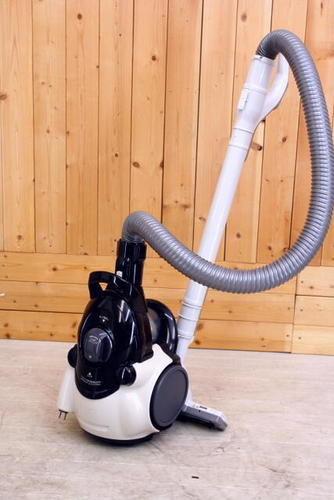 ●SHARP サイクロン掃除機　EC-CT12-C 2012年製　住まい　掃除　ワンタッチ着脱カップ　やさしさモード