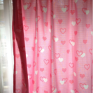 ピンクハート柄のドレープカーテン