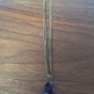 紫の石のネックレス