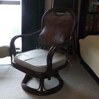【美品】藤製の椅子　２脚→１脚
