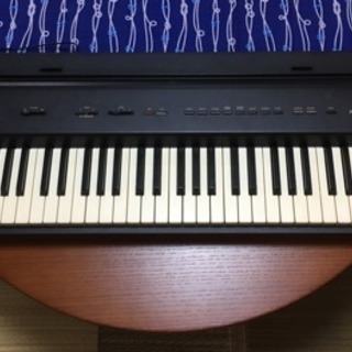 省収納スペースで、お手頃な価格の電子ピアノです☆
