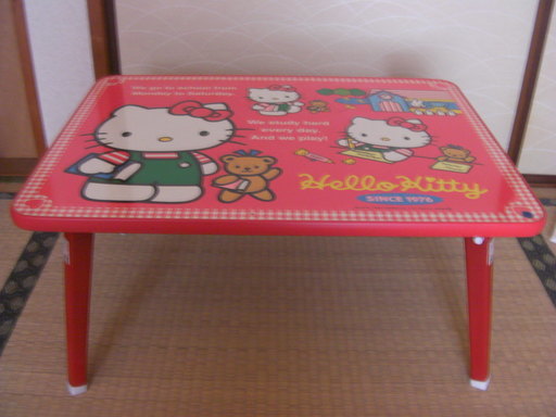 キティちゃんテーブル バスマット レア物 レトロ らん 高の原のテーブルの中古あげます 譲ります ジモティーで不用品の処分
