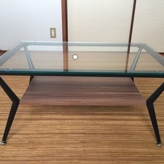 テーブル ガラステーブルです。値下げしました。