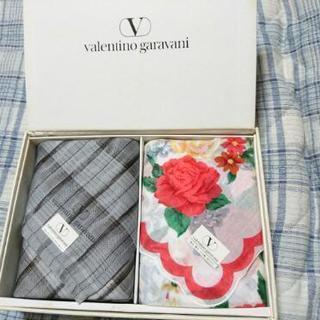 valentino garavaniのペア・ハンカチーフ