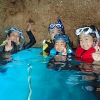 真栄田岬 青の洞窟＆熱帯魚と泳ぐシュノーケルツアー