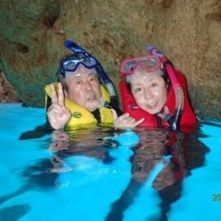真栄田岬 青の洞窟＆熱帯魚と泳ぐシュノーケルツアー - 中頭郡