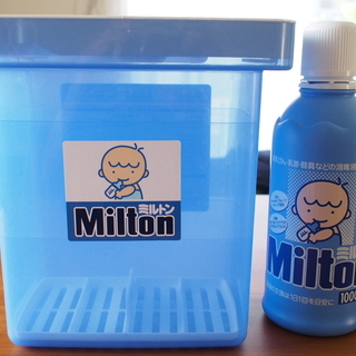 ミルトン＊液体タイプ（半分ほど）+専用容器セット