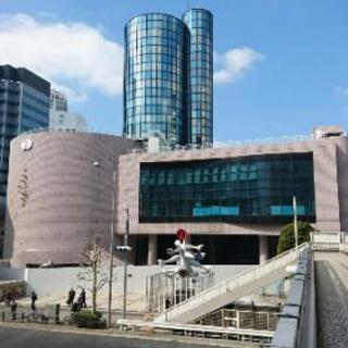 ブロンズ像[母と子]・工藤 健 作品／渋谷青山劇場 前設置場所
