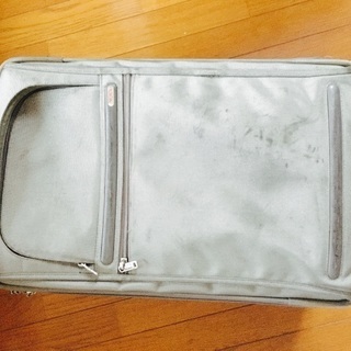 TUMI 奥行き調節可能なキャリーオンスーツケース