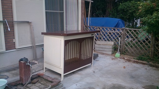 スチール製犬小屋（大型、中型犬用）