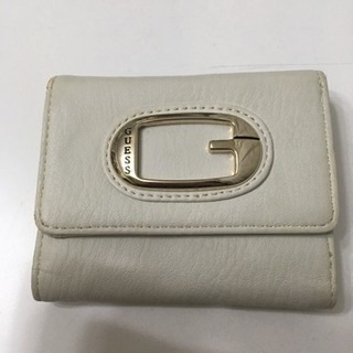 GUESS スマート三つ折り財布