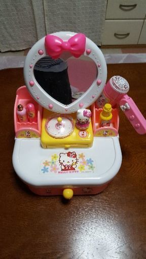 値下げ キティちゃんのドレッサー Yuki 高槻のおもちゃ おしゃれ遊び の中古あげます 譲ります ジモティーで不用品の処分 値下げ キティちゃんのドレッサー Yuki 高槻のおもちゃ おしゃれ遊び の中古あげます 譲ります ジモティーで不用品の処分