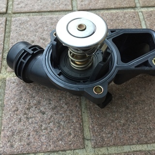 E46、E39、E60等 BMW 純正ウォータポンプ＋サーモスタット 新品部品