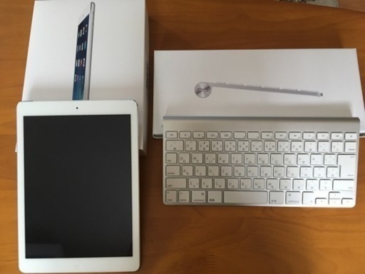 最終値下〔超美品〕iPad Air docomo 64GB キーボード付