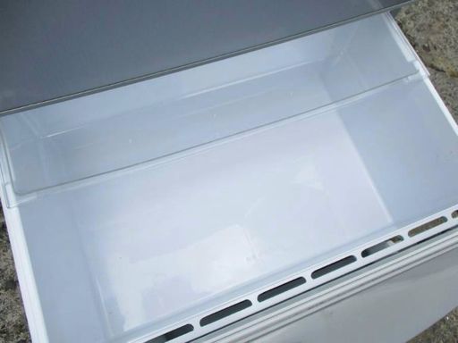 2人3人用にピッタリSanyo2010年式255リットルノンフロン冷凍冷蔵庫です！ 配送無料です！