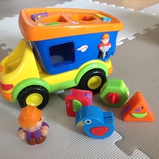 車のおもちゃトラック2台(1歳〜3歳)