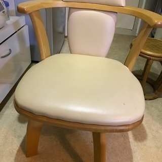 木製ダイニングテーブル、椅子2脚