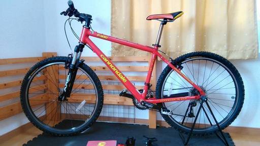 美品室内保管 Cannondale F400 Ｍサイズ レッド 定価120,000円 付属品、オーナーズマニュアル有り