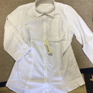 「値下げ！」 新品 レディース 白の七分袖シャツ 