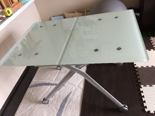 イタリア製 伸長式 リフティングテーブル 強化ガラス