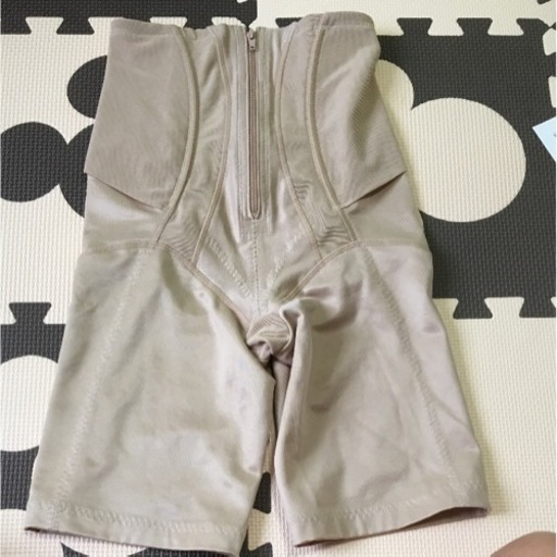 シャルレ  腰サポートガードル