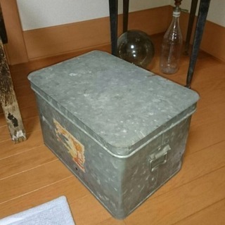 ブリキ缶 収納缶 衣装ケース 昭和 レトロ 古民家 箱 小物入れ...