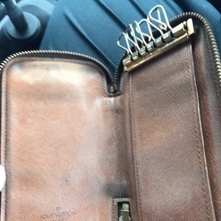 VUITTONのキーケース売ります！