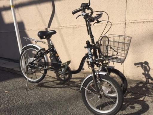 前輪二輪の電動自転車