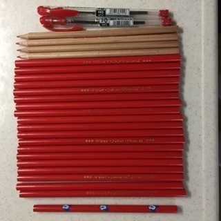 赤色鉛筆 と 赤ボールペン