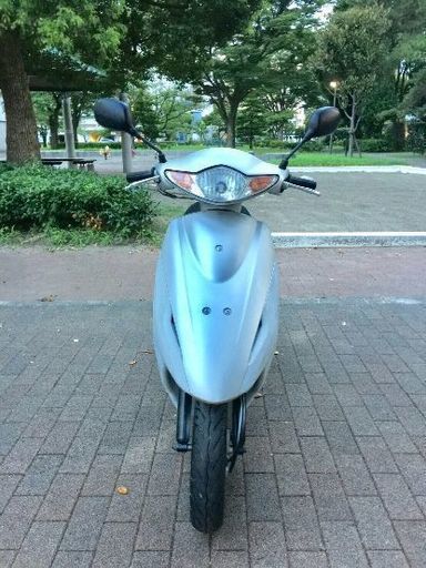 優れたエンジン。ホンダ（Dio）。 （AF56）。バッテリーは新品です。フロントタイヤはほぼ新品です。後ろタイヤはほぼ新品です。水冷式オートバイ。シートカバーは新品です。シートカバーは防水仕様です。 50cc .