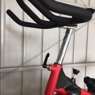 室内で有酸素運動ができるスピンバイク