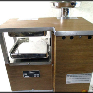 美品Norwalk（ノーウォーク）コールドプレスジューサー Model 280 商談中です】 ☆入手困難☆ 最高峰高級ジューサー Norwalk Model 280