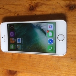 iphone5s ホワイト　１６ｇ　