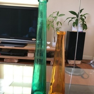 緑とオレンジ色のインテリア ガラス瓶