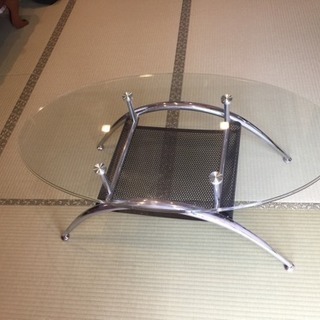 綺麗なガラステーブルです( ´ ▽ ` )